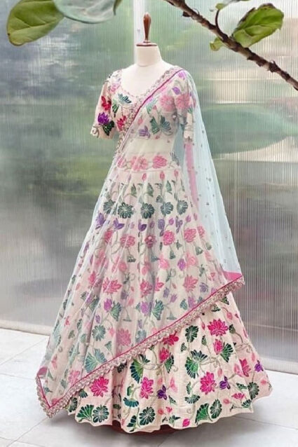 White color Malbari silk lehengha choli with Dupatta