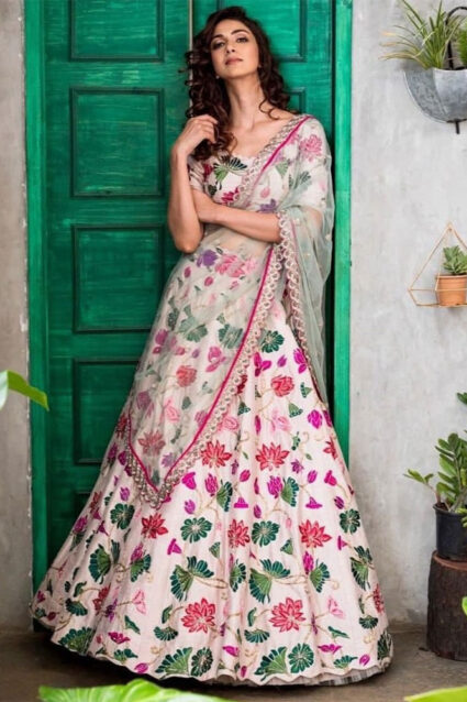 White color Malbari silk lehengha choli with Dupatta