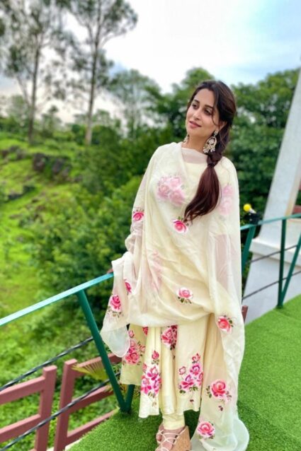 White Color Beauteous Salwar Suit On Georgette