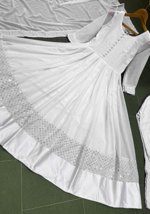 White Color Stunning Salwar Suit On Faux Georgette With Thread Work