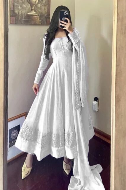 White Color Stunning Salwar Suit On Faux Georgette With Thread Work