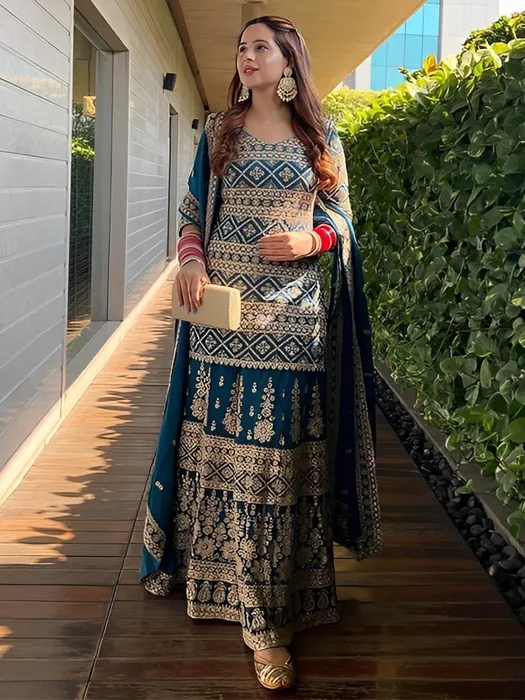Kaladwas Lal Haveli - The stunning attire of a traditional Rajasthani woman  consists of a Lehenga, kurti, kanchali and odhana. A lehenga is a long,  pleated, and embroidered skirt, available in a