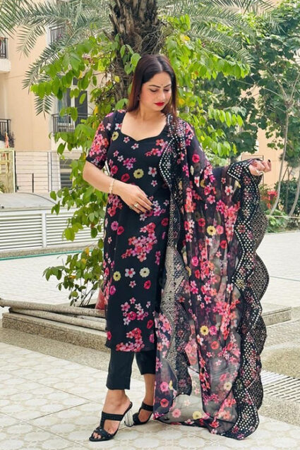 Beautiful Black Flower Patterned Ethnic Wear Beautiful Black Flower Patterned Ethnic Wear