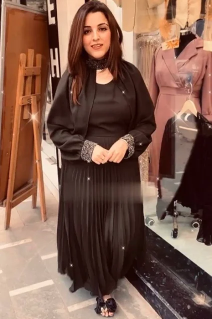 Freshly Designed Black Gown For Partywear