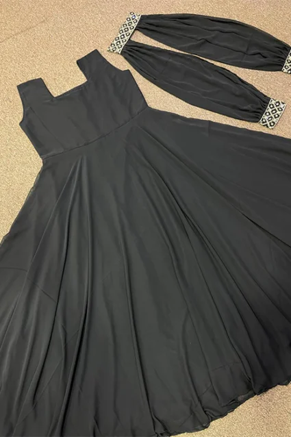 Freshly Designed Black Gown For Partywear