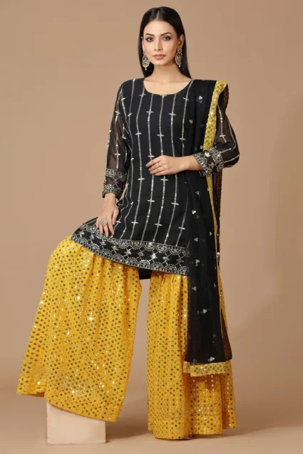 Pakistani Gharara Suit For Women With Intricate Detailing Pakistani Gharara Suit For Women With Intricate Detailing