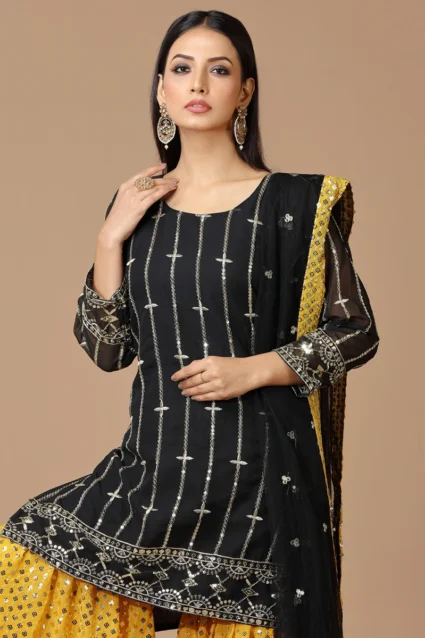 Pakistani Gharara Suit For Women With Intricate Detailing Pakistani Gharara Suit For Women With Intricate Detailing