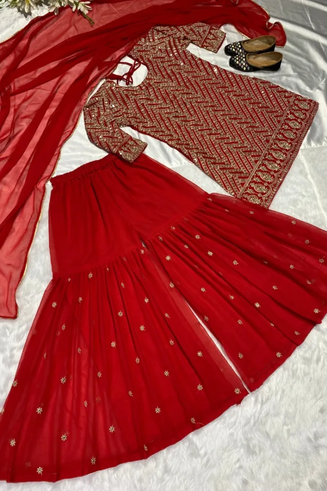 And so she smile gently alive in the presence of love. . . . . . Getting  married in 2018/2019 ? … | Bridal lehenga red, Indian bridal dress, Indian  bridal outfits