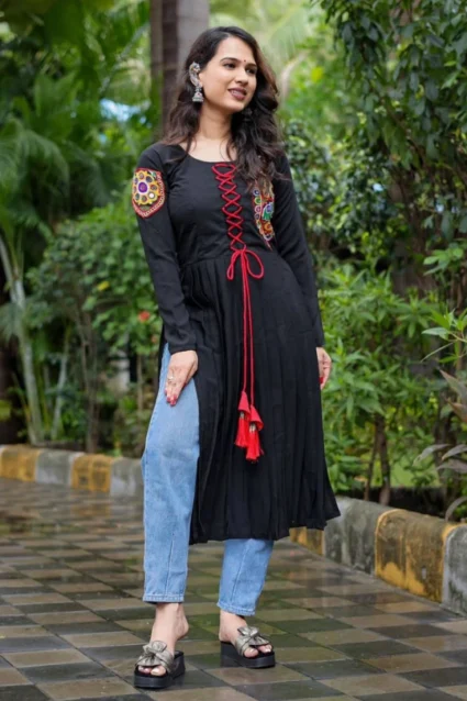 Black Naira Cut Kurti With Gamthi Work For Dandiya Night