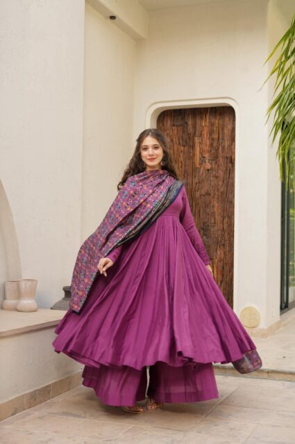 Kashni Purple Muslin Suit Set Elegant Purple Muslin Ensemble with Handcrafted Details