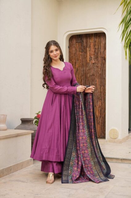 Kashni Purple Muslin Suit Set Elegant Purple Muslin Ensemble with Handcrafted Details
