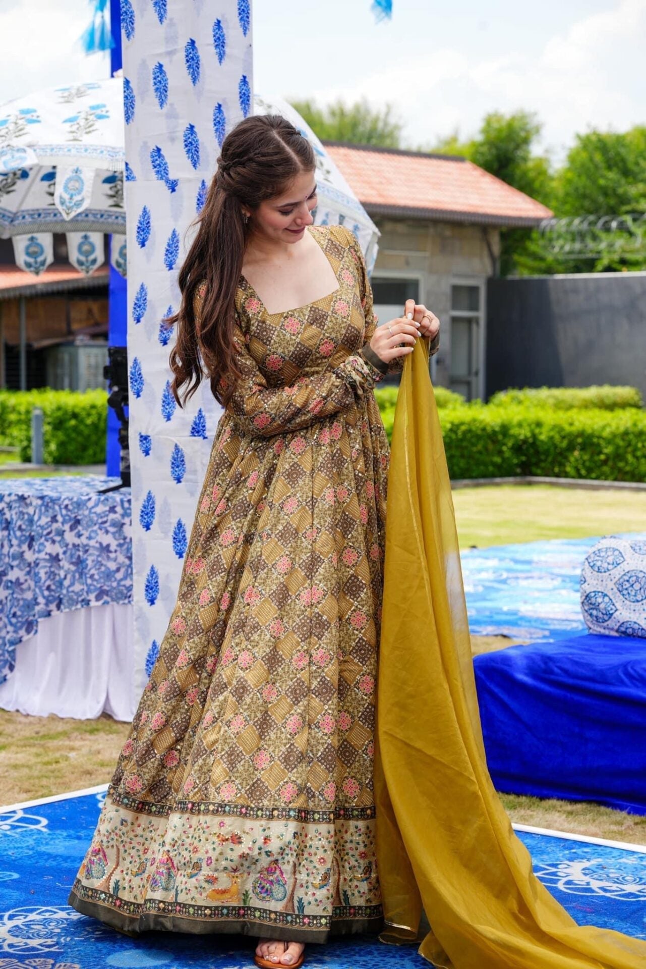 Devika embroidered heavy maxi set Kurta Set Devika embroidered heavy maxi set Kurta Set