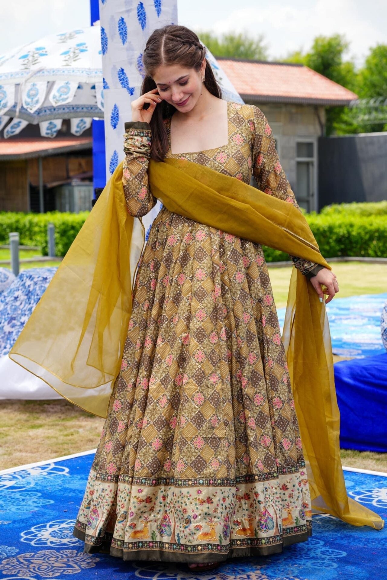 Devika embroidered heavy maxi set Kurta Set Devika embroidered heavy maxi set Kurta Set