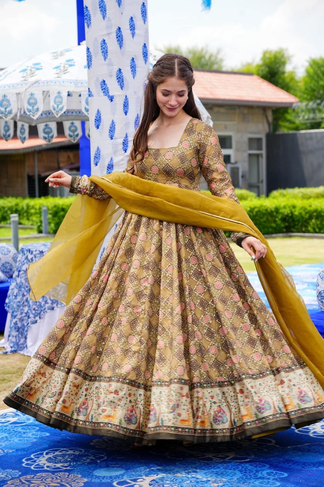 Devika embroidered heavy maxi set Kurta Set Devika embroidered heavy maxi set Kurta Set