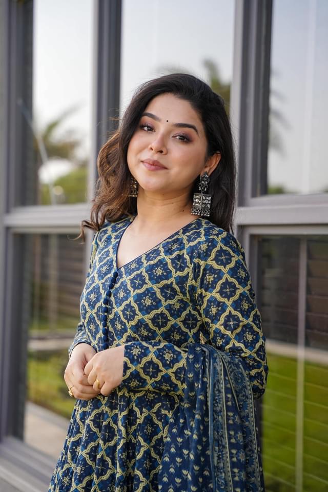 Jade Tide Cotton Suit Set Soothing Sea-Green Cotton Kurta with Wide-Leg Pants and Dupatta Jade Tide Cotton Suit Set Soothing Sea-Green Cotton Kurta with Wide-Leg Pants and Dupatta