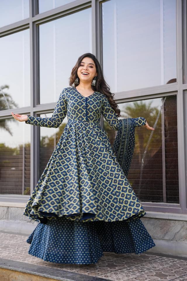 Jade Tide Cotton Suit Set Soothing Sea-Green Cotton Kurta with Wide-Leg Pants and Dupatta Jade Tide Cotton Suit Set Soothing Sea-Green Cotton Kurta with Wide-Leg Pants and Dupatta