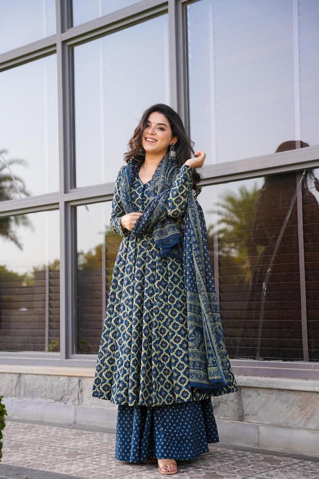 Jade Tide Cotton Suit Set Soothing Sea-Green Cotton Kurta with Wide-Leg Pants and Dupatta Jade Tide Cotton Suit Set Soothing Sea-Green Cotton Kurta with Wide-Leg Pants and Dupatta