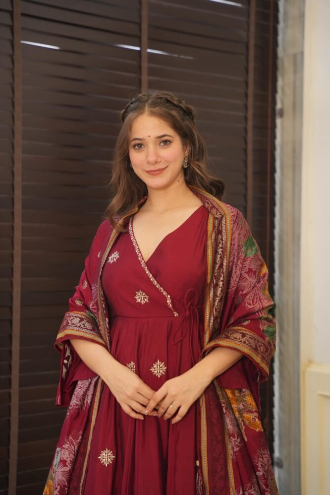 Divine Parinita suit set Suit Set Divine Parinita suit set Suit Set