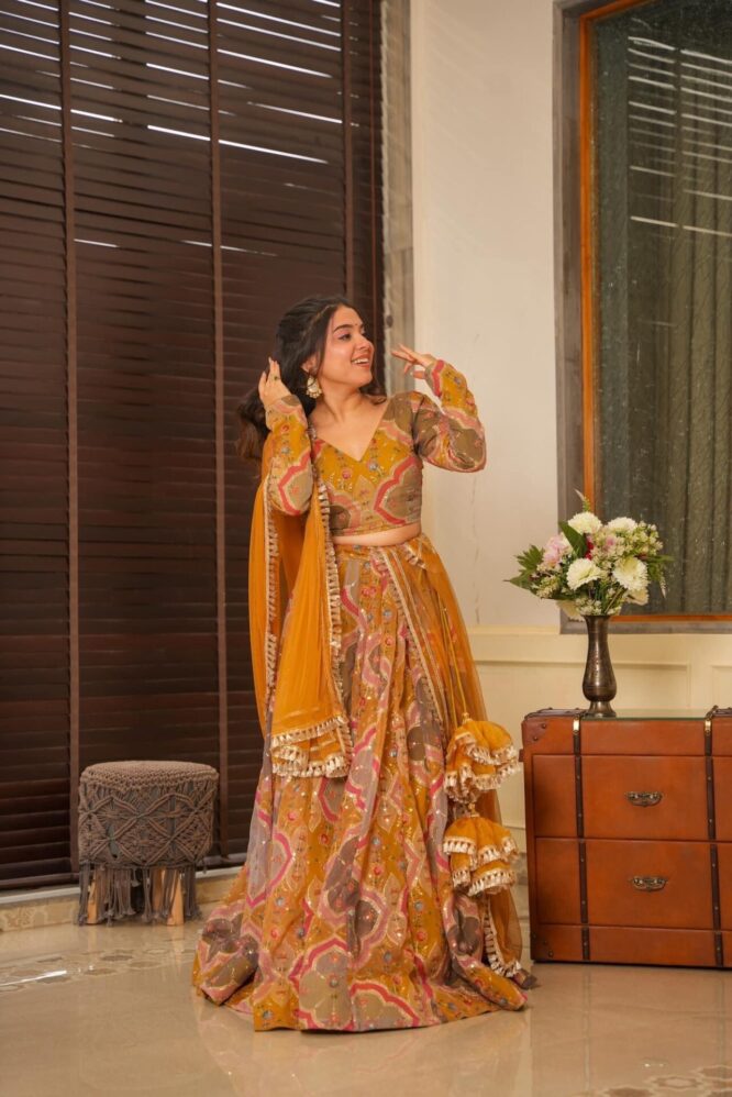 Dhanishta heavy embroidered lehenga Kurta Set Dhanishta heavy embroidered lehenga Kurta Set